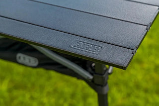 Table Pliante ARB Pinnacle Compacte sur Xperts4x4 Accessoires 4x4 Off-Road