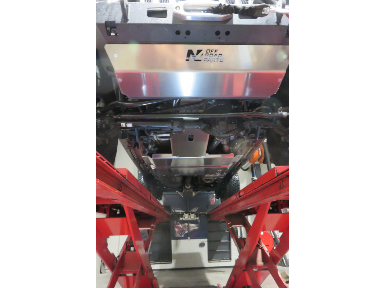 Ski de protection avant en aluminium de 8mm pour Jeep Wrangler JL et Gladiator avec pare chocs Warn N4-Offroad sur Xperts4x4 Accessoires 4x4 Off-Road