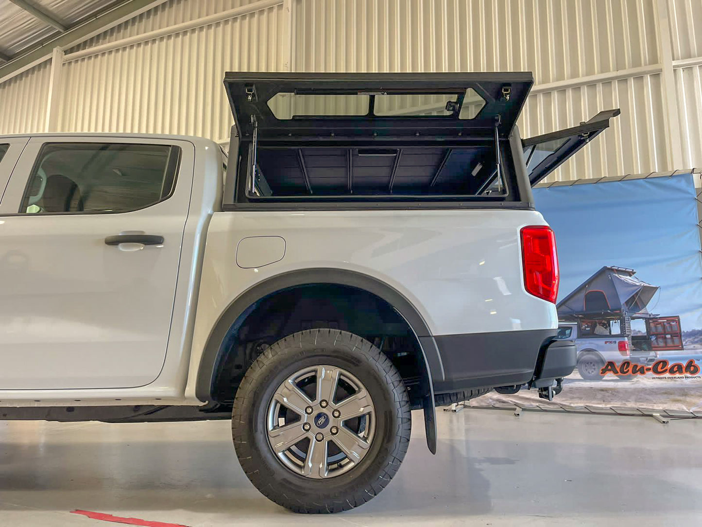 Hardtop Alu-Cab Contour Isuzu D-Max 2020-2023 Double Cab sur Xperts4x4 Accessoires 4x4 Off-Road
