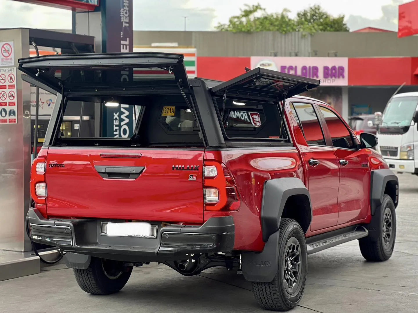 Hardtop Alu-Cab Contour Toyota Hilux 2016 à Présent sur Xperts4x4 Accessoires 4x4 Off-Road