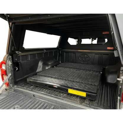 Hardtop Alu-Cab Contour pour Volkswagen Amarok 2023+ double cabine, en aluminium robuste, installation facile.