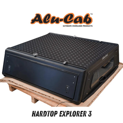 Hardtop Alu-Cab Explorer 3 en aluminium pour Mitsubishi L200 2016+ avec fenêtres et porte, installation robuste et résistante.