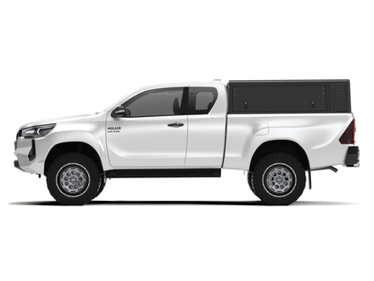 Coffre rigide Alu-Cab "Guard" pour Toyota Hilux Revo 2016+ Extra Cab, en aluminium, installation sur le toit du véhicule.