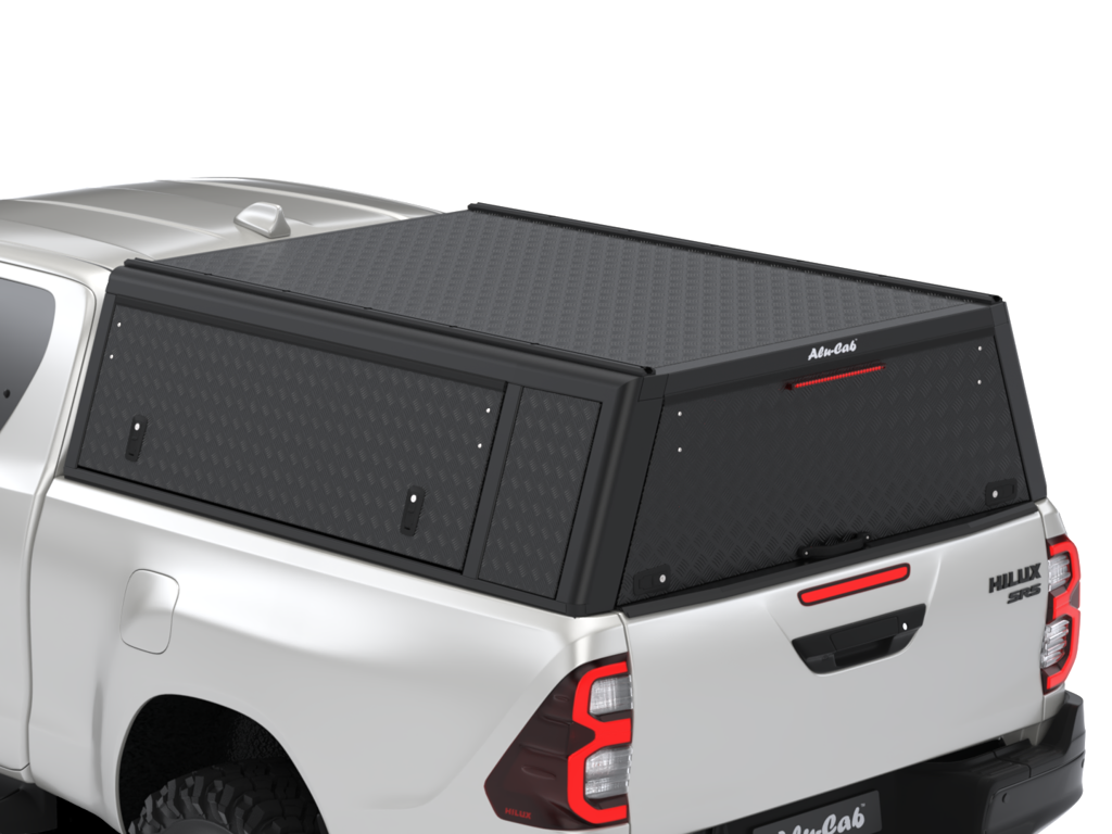 Hardtop Alu-Cab "Guard" pour Toyota Hilux Revo 2016+ Extra Cab, en aluminium, vue de face avec fenêtres latérales.