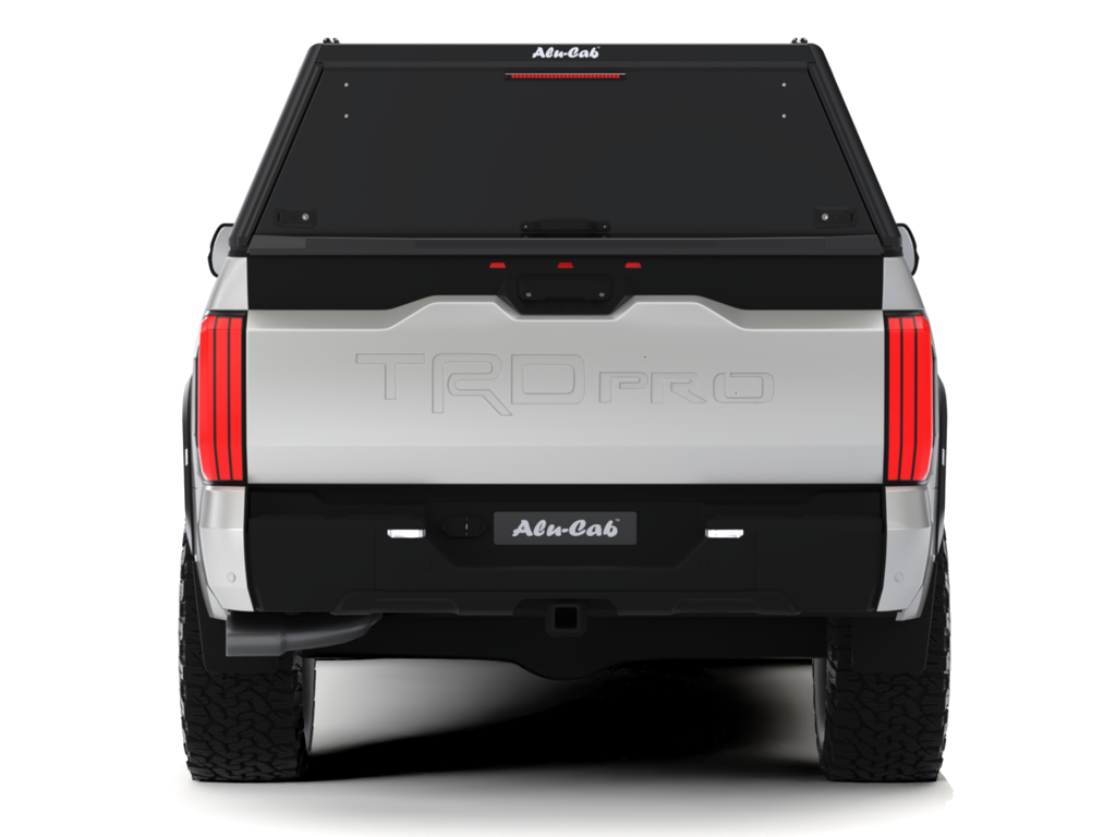 Hardtop Alu-Cab "Guard" pour Toyota Tundra 2022+ en aluminium, version lisse, installation robuste pour véhicule.