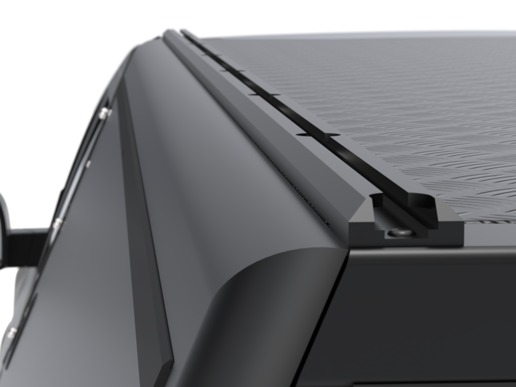 Hardtop Alu-Cab "Guard" pour Toyota Tundra 2022+, version lisse, en alu robuste, installé sur le véhicule, vue latérale