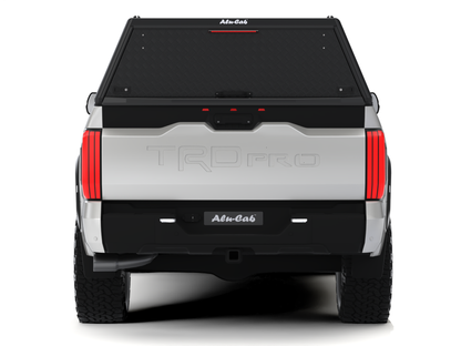 Hardtop Alu-Cab "Guard" en aluminium pour Toyota Tundra 2022+ avec texture, robuste et adapté au chargement.