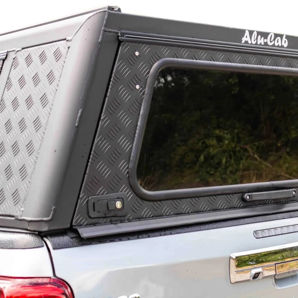 Hardtop en aluminium Alu-Cab Explorer 3 pour VW Amarok 2010-2022, robuste et adapté pour véhicules utilitaires.