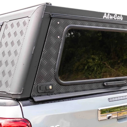 Hardtop en aluminium Alu-Cab Explorer 3 pour VW Amarok 2010-2022, robuste et adapté pour véhicules utilitaires.