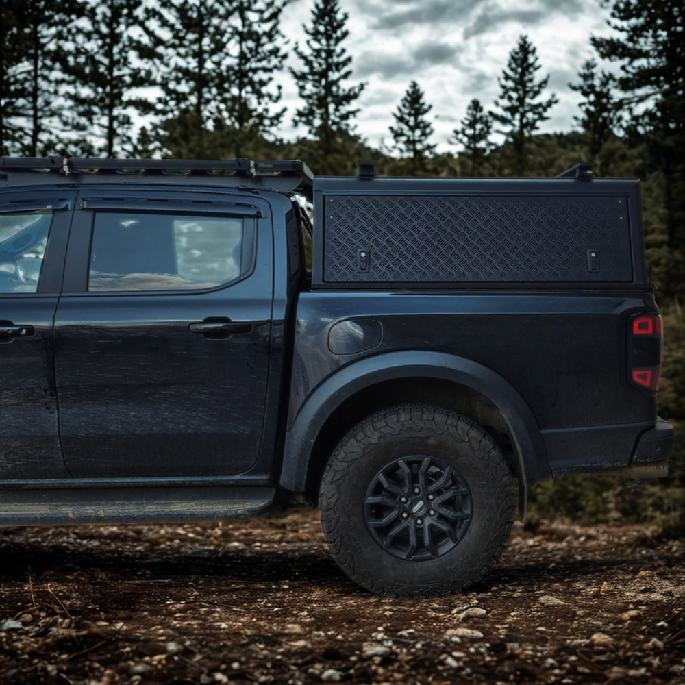 Hardtop en aluminium Alu-Cab Explorer 3 pour VW Amarok 2023+, robuste et léger, compatible avec véhicules utilitaires.