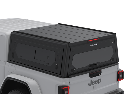 Hardtop en aluminium noir pour Jeep Gladiator JT 2019+ de la marque Alu-Cab, modèle Contour, robuste et élégant.