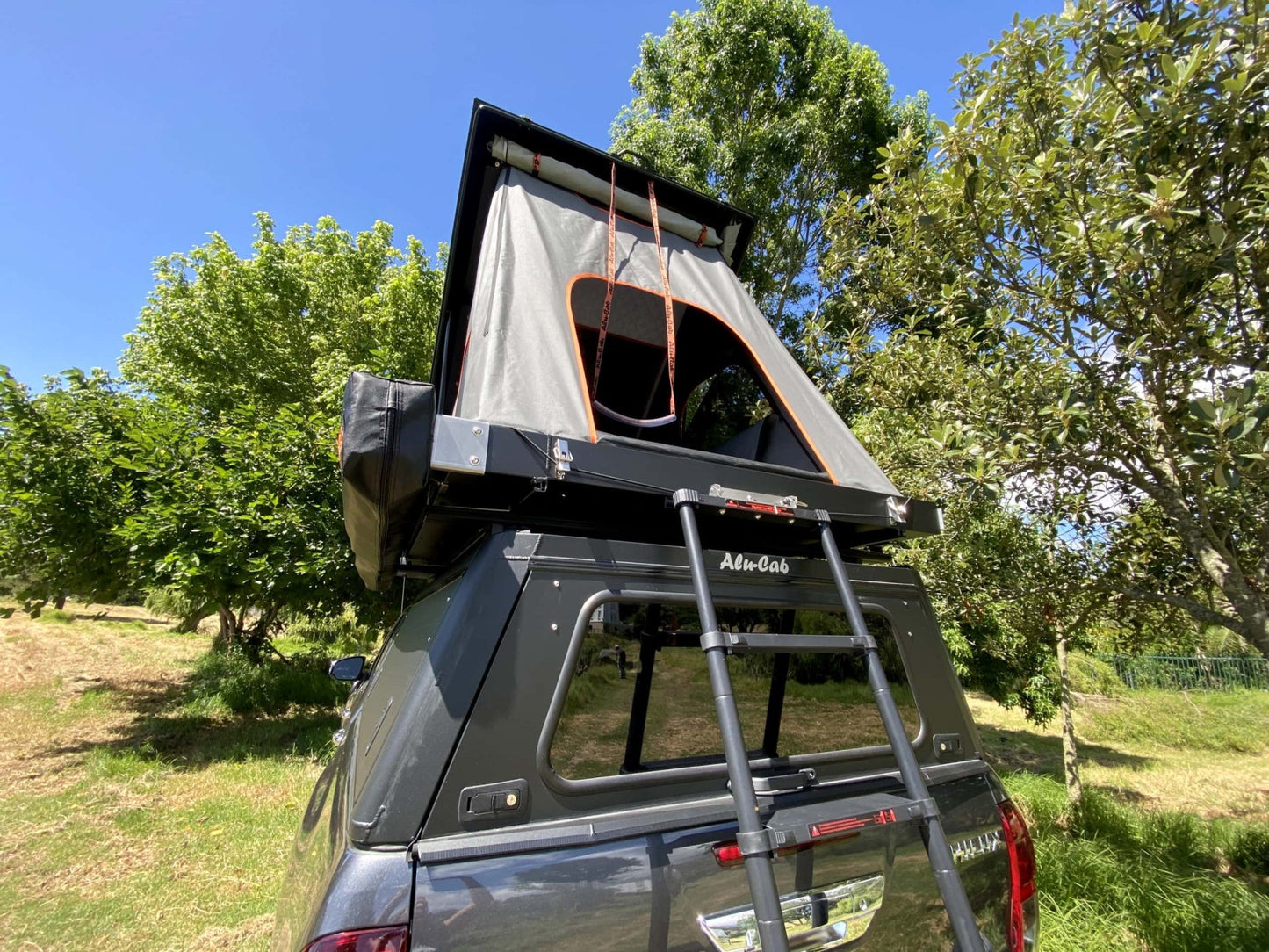 Support Auvent 270° & 180° sur Tente de toit Alu-Cab Expédition Gen 3 sur Xperts4x4 Accessoires 4x4 Off-Road