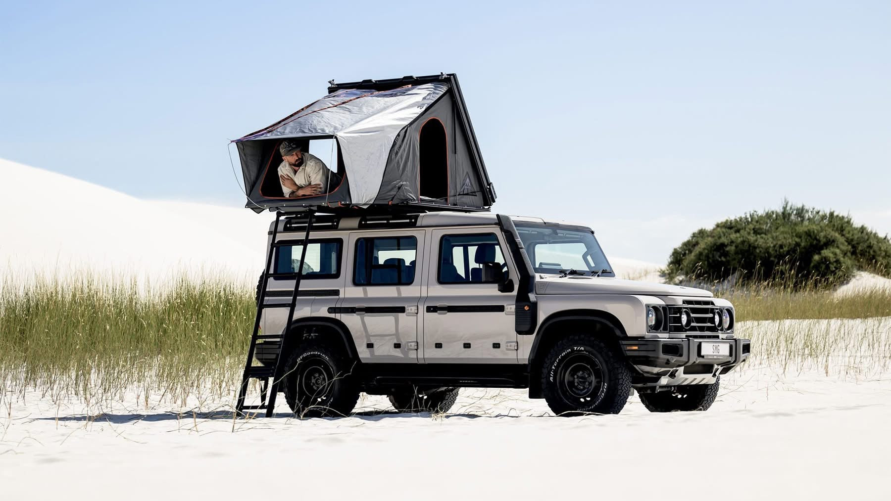 Tente de toit Alu-Cab RT-2S pour 2 personnes, coque en aluminium compacte, installation sur véhicule, camping aventure.