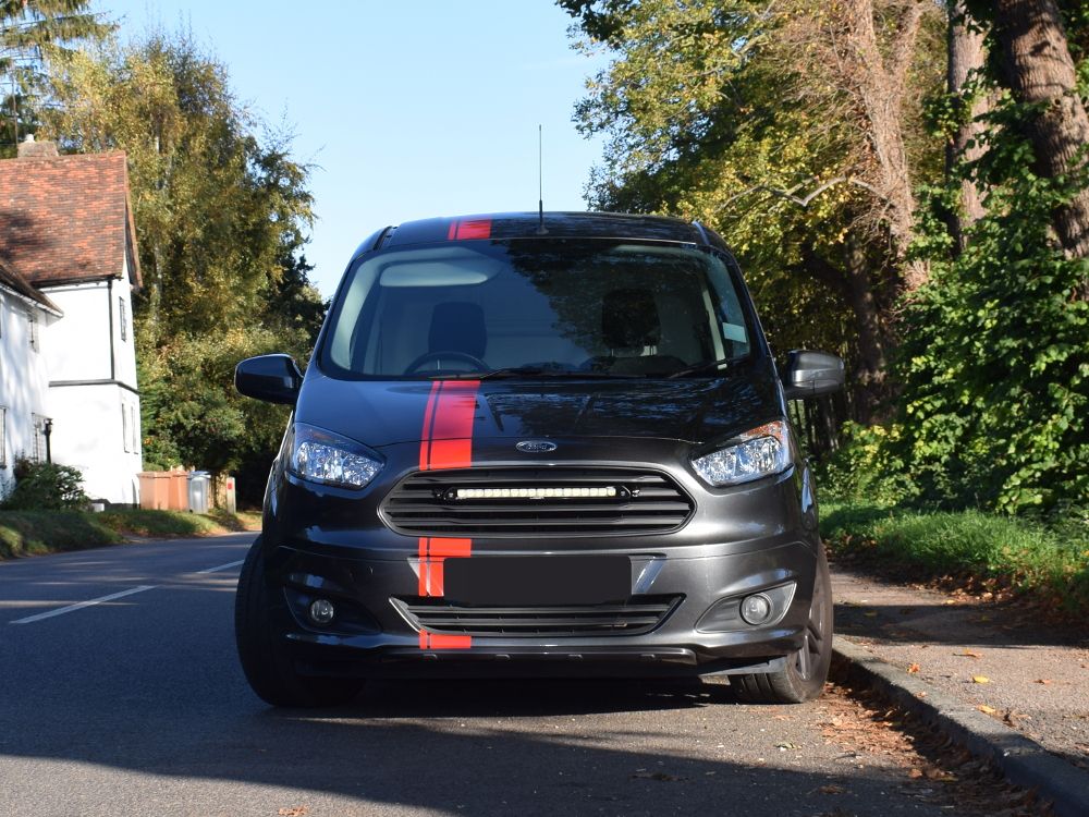 LAZER LAMPS LED-Kühlergrill-Set für Ford Transit Courier 2014-2018