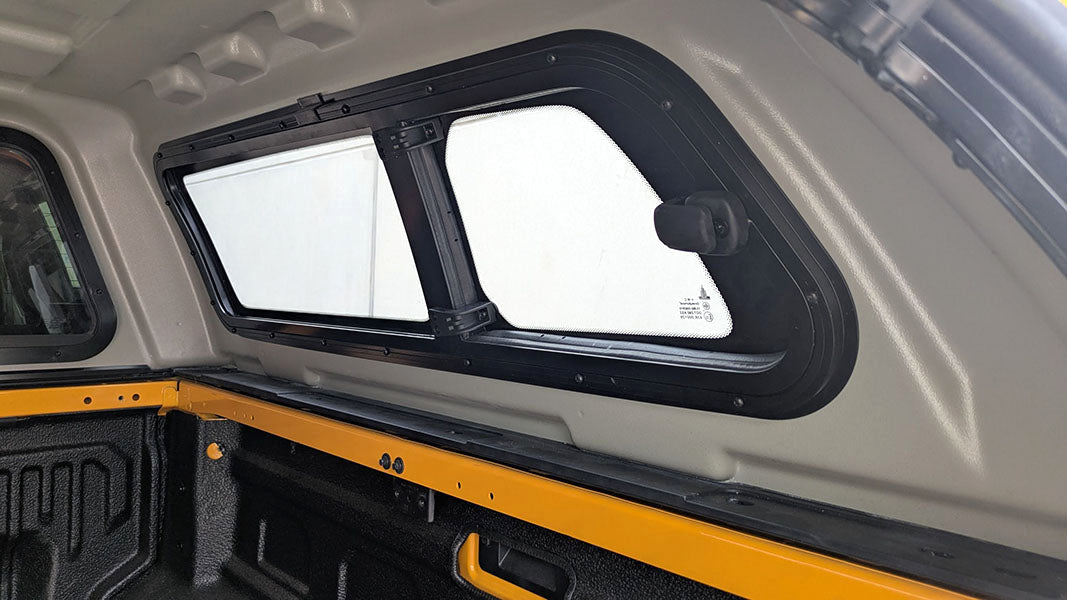 Hardtop STYLISH vitré Toyota Hilux 2026+ Double Cab | AEROKLAS Xperts 4x4