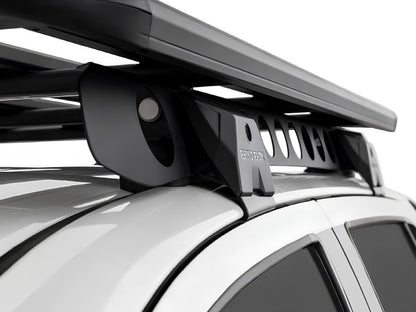 Détail du support Backbone sans perçage sur le toit du Toyota Hilux