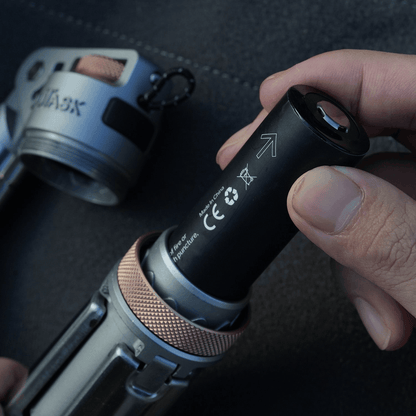 Lampe LED télescopique TD-2 1 500 lm vert armée | OUTASK Xperts 4x4