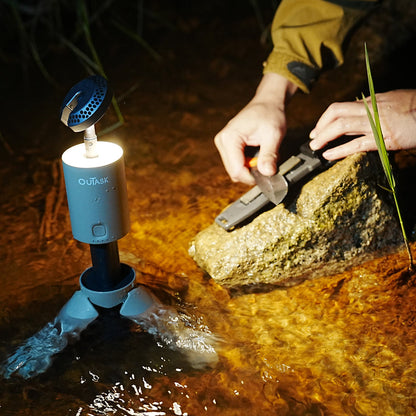 OuTask Lampe Télescopique Gris Clair - Outdoor LED 720° Rechargeable sur Xperts4x4 Accessoires 4x4 Off-Road