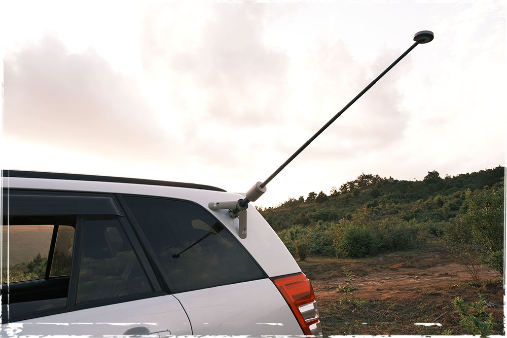 OuTask Lampe Télescopique LED Outdoor 720° - Noire sur Xperts4x4 Accessoires 4x4 Off-Road