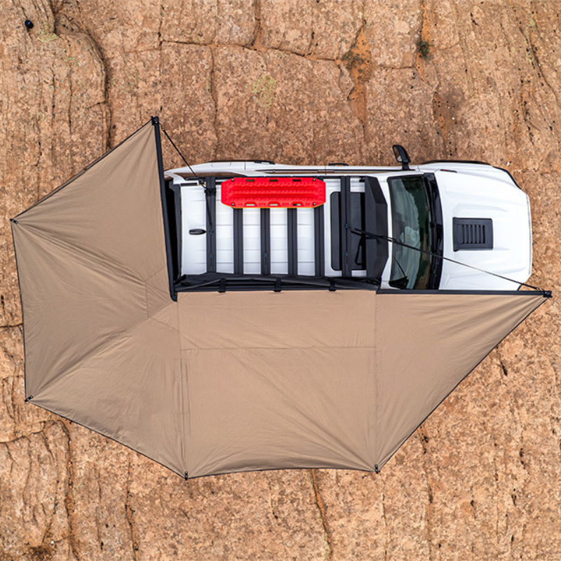 Auvent auto-portant 270° Batwing côté gauche RHINO-RACK avec parois pour véhicule tout-terrain.