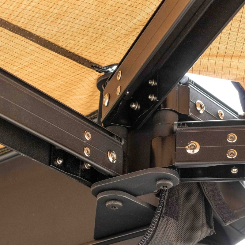 Auvent auto-portant RHINO-RACK 270° avec parois batwing côté gauche, pour véhicule outdoor, protection et style.