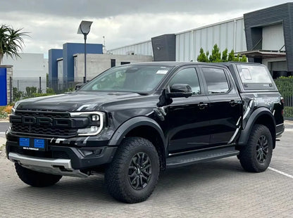 Hardtop RSI EVOs SPORT pour Ford Ranger Raptor 2023+ Next Gen, finition noire, installation sur le véhicule.