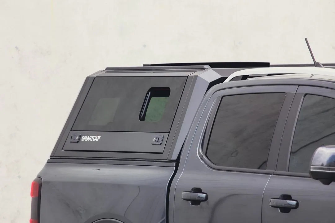 Hardtop RSI EVOs SPORT pour Ford Ranger Raptor 2023+ Next Gen, finition robuste, vue de face avec fenêtres latérales.