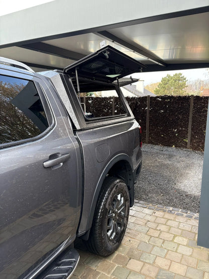 Capot rigide RSI EVOs SPORT pour Ford Ranger/Raptor 2023+ Next Gen, en métal noir avec fenêtres latérales.