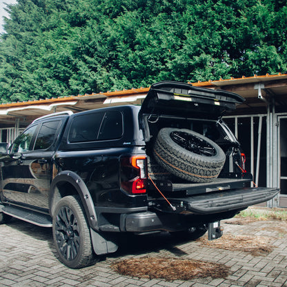 Plateau coulissant RUUUD pour Isuzu D-Max 2020+ Space-Cab, installation sans perçage, vue de face avec plateau en position ouverte.