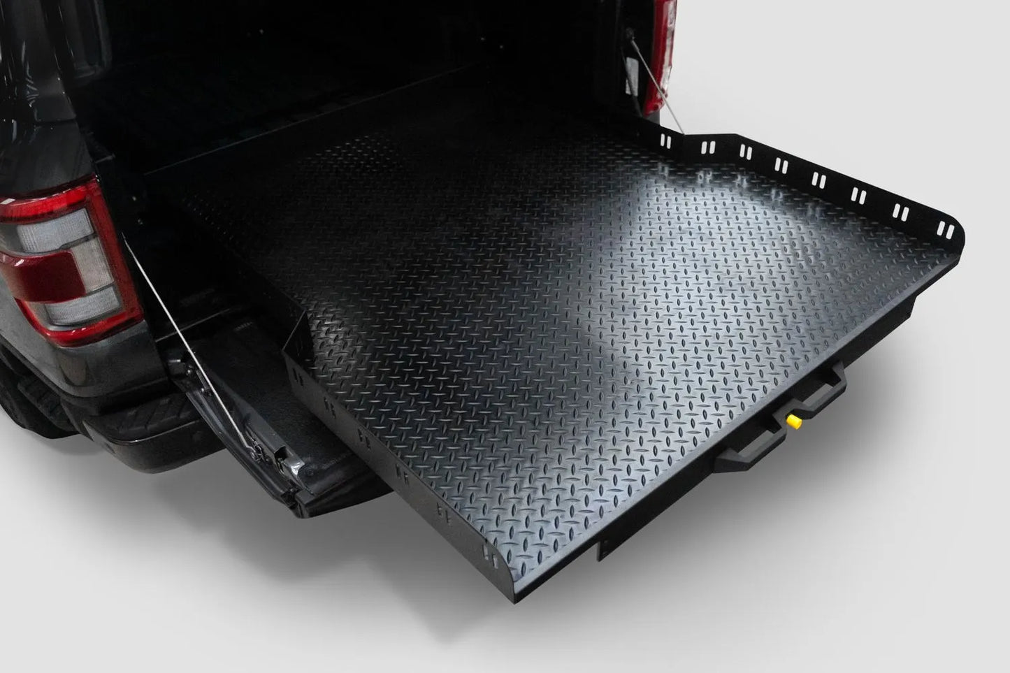 Plateau coulissant RUUUD pour Maxus T90/T60 Double Cab 2022, surface en métal robuste avec rails latéraux.