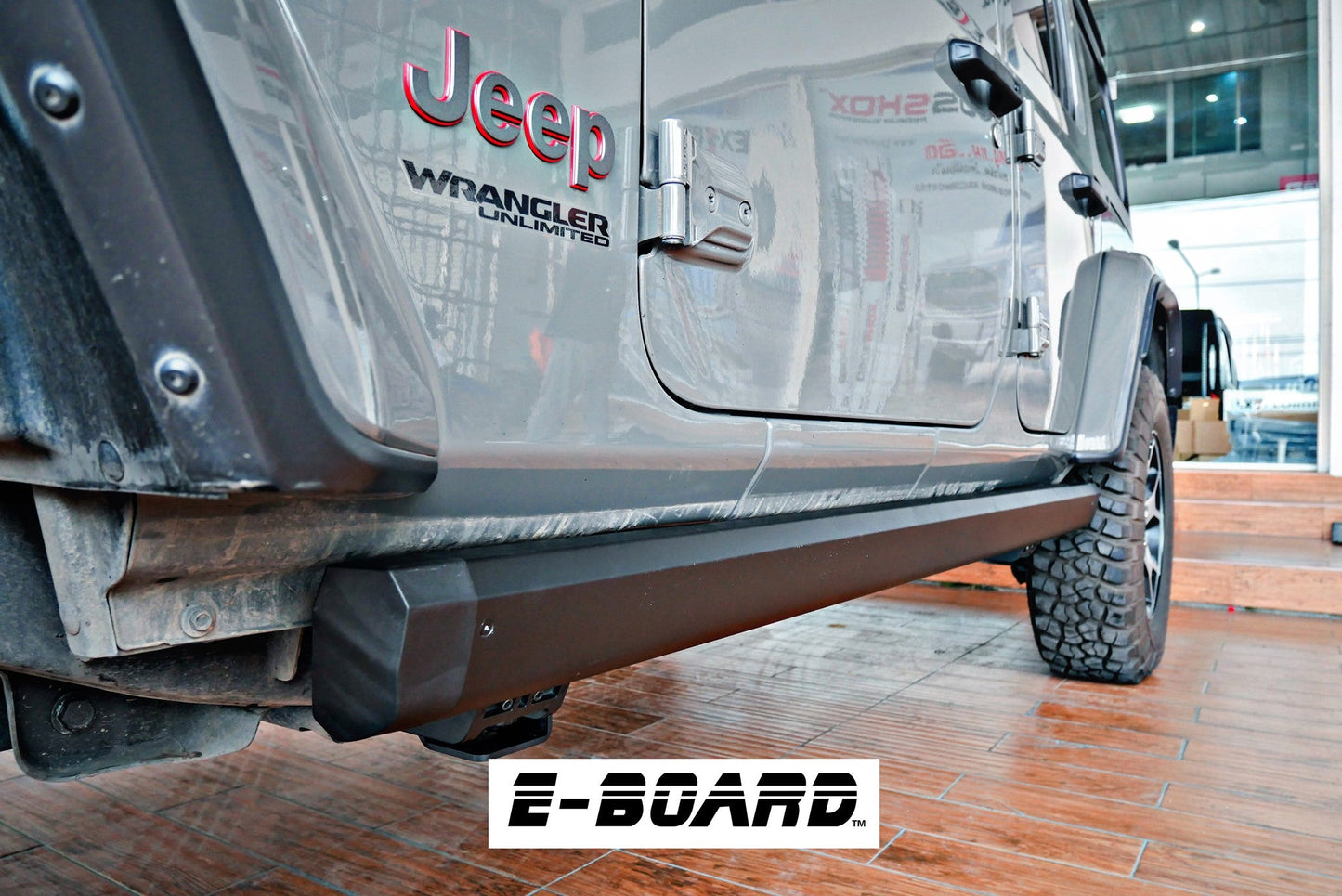Marche-pieds électriques T-MAX pour Jeep JK 2007-2018, Powerboard, fixation robuste, accessoire de protection et d’accessibilité.
