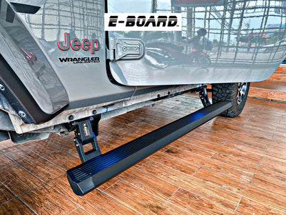 Marche-pieds électriques T-MAX pour Jeep JK 2007-2018, Powerboard, fixation robuste et surface antidérapante visible sur l'image.