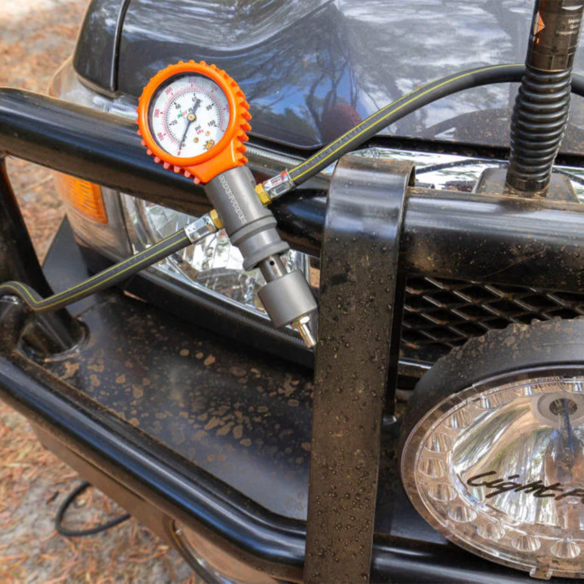 Gonfleur-Dégonfleur 2 Roues MAXTRAX Indeflate 2 Tuyaux 4x4 sur Xperts4x4 Accessoires 4x4 Off-Road