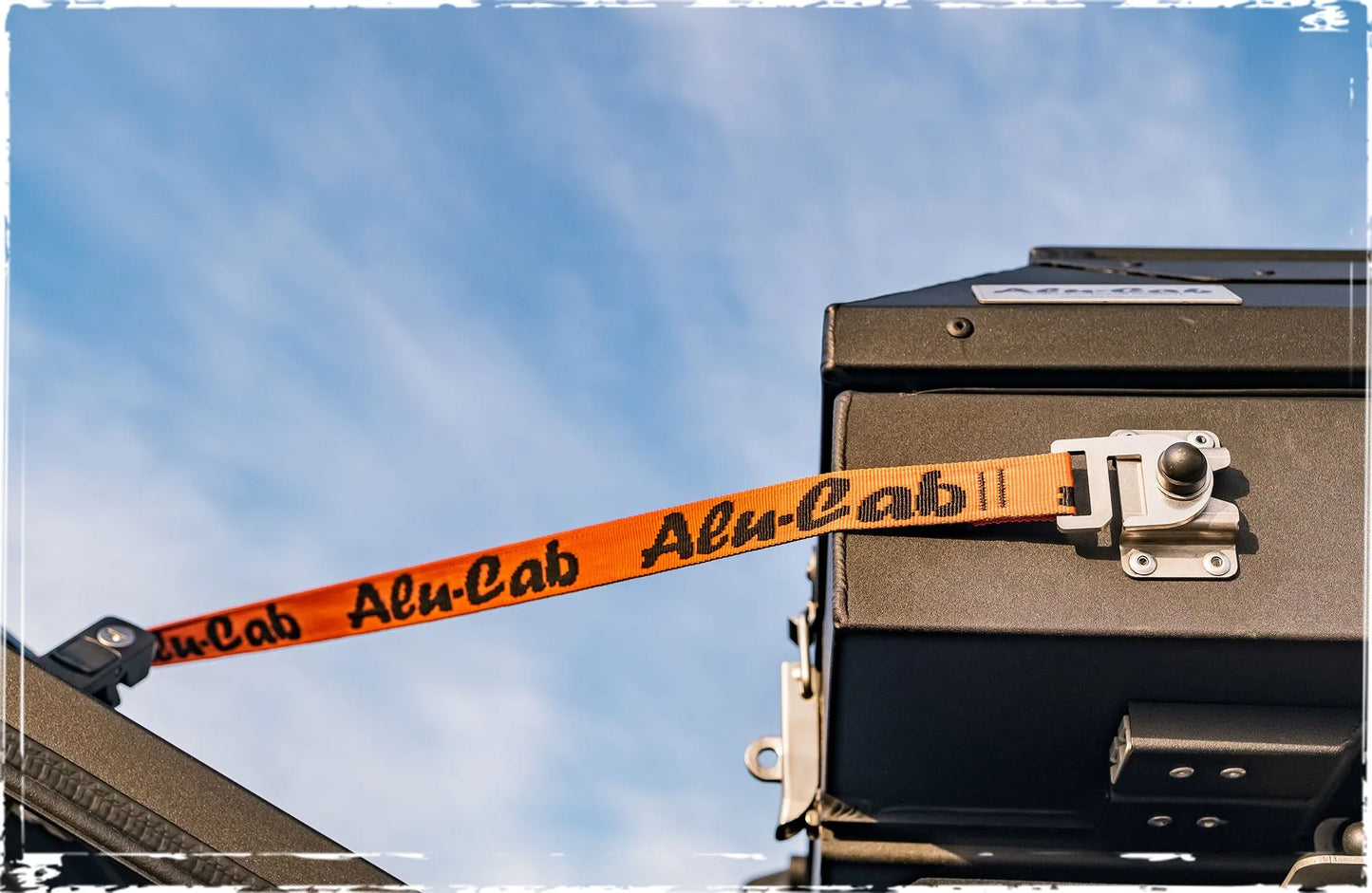 Auvent 180° 2.6m Autoportant Alu-Cab sur Xperts4x4 Accessoires 4x4 Off-Road