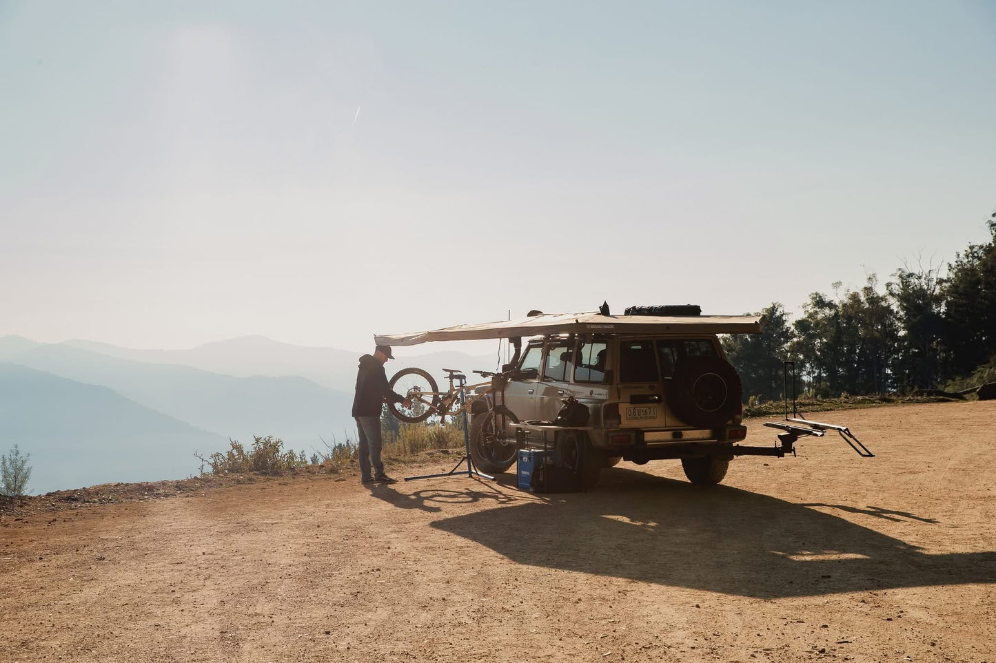 Auvent 270° Rhino-Rack Batwing Autoportant Latéral | Gauche sur Xperts4x4 Accessoires 4x4 Off-Road