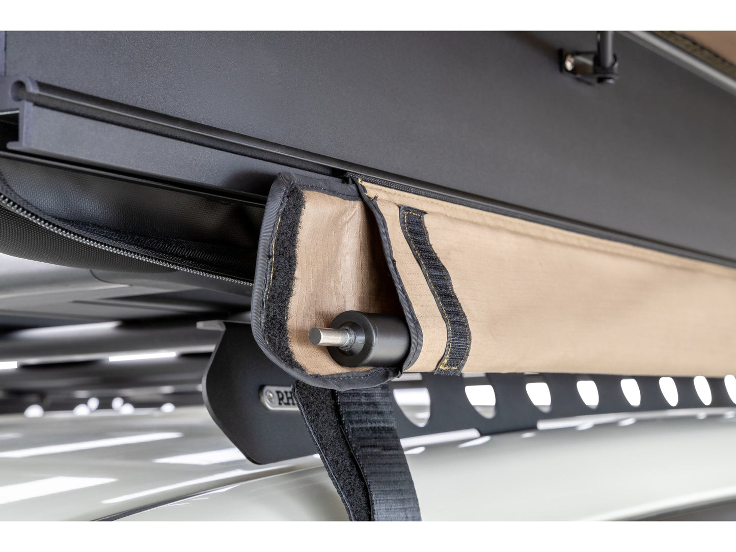 Auvent Autoportant Latéral Rhino-Rack Sunseeker 2.2m sur Xperts4x4 Accessoires 4x4 Off-Road