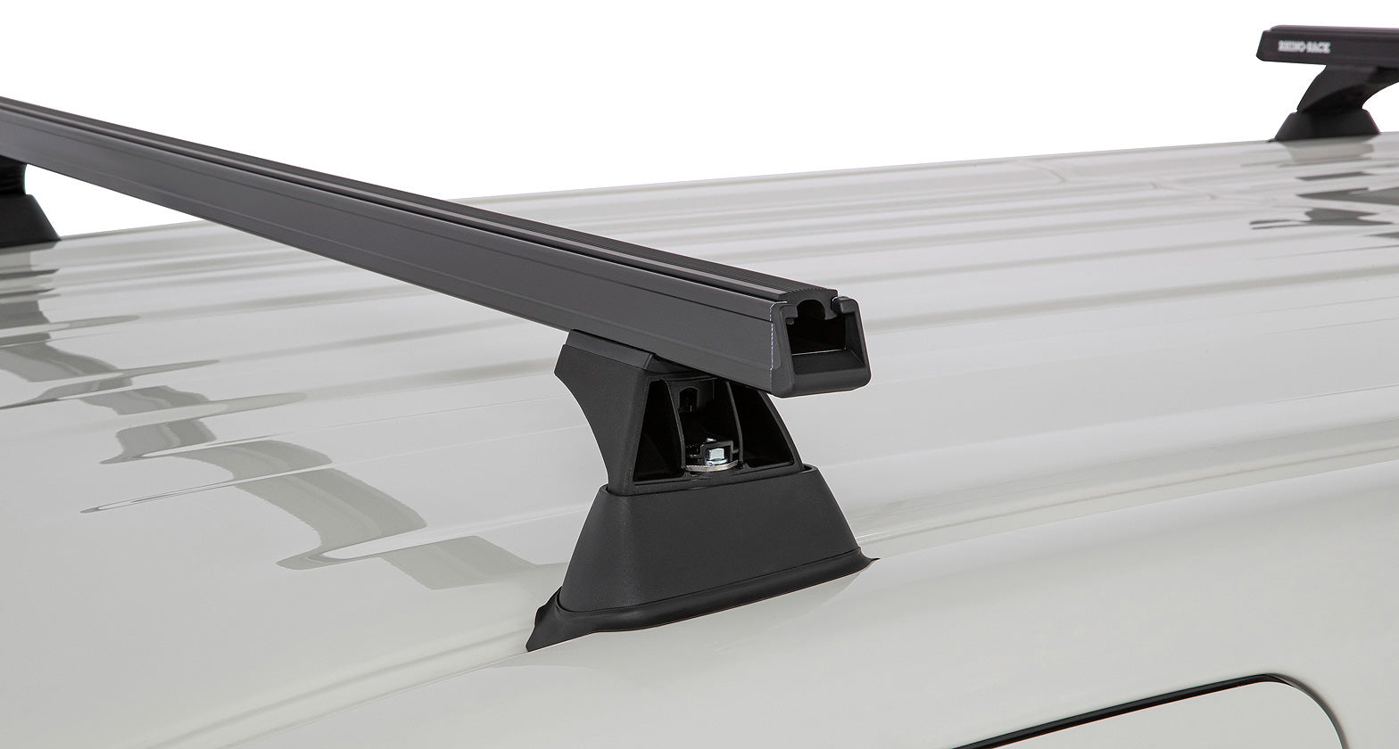 Kit 3 barres de toit noire 1650mm Heavy Duty avec pieds RCH Toyota Hiace Gen VI 2019+ - RHINO-RACK sur Xperts4x4 Accessoires 4x4 Off-Road