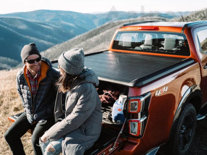 Couvre Benne Manuel Mountain Top EVOm – Isuzu D-Max 2020+ Double Cab sur Xperts4x4 Accessoires 4x4 Off-Road