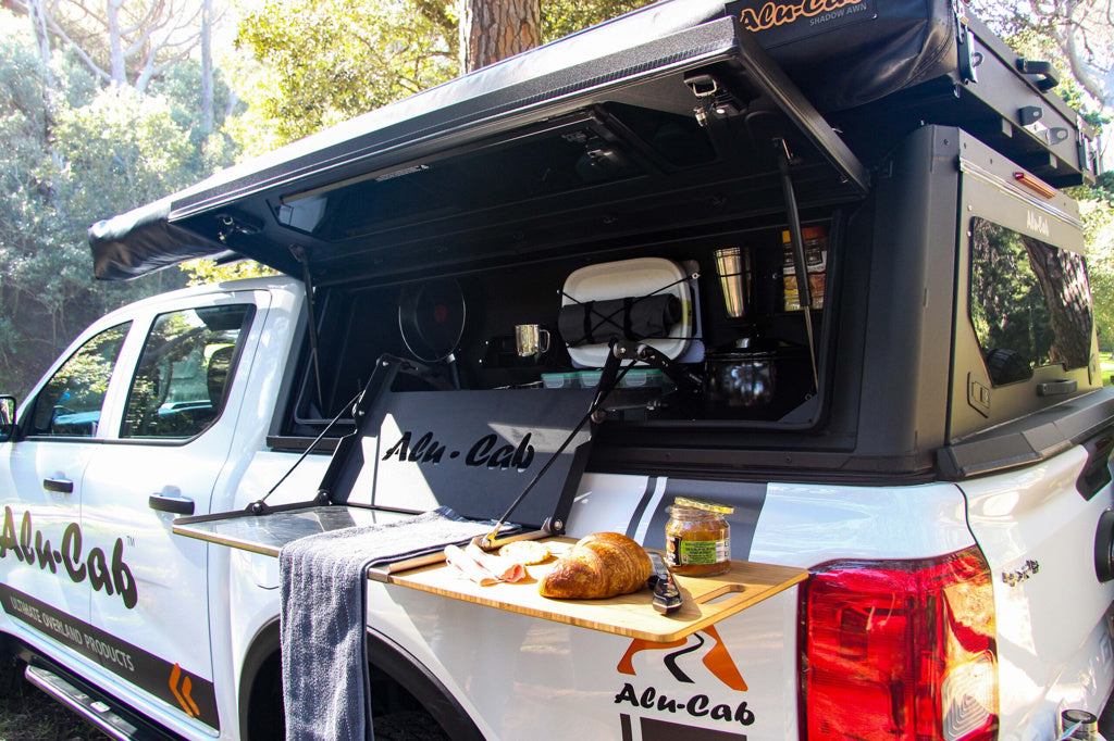 Coffre Cuisine Alu-Cab 1250 mm avec Tablette & Set Complet sur Xperts4x4 Accessoires 4x4 Off-Road