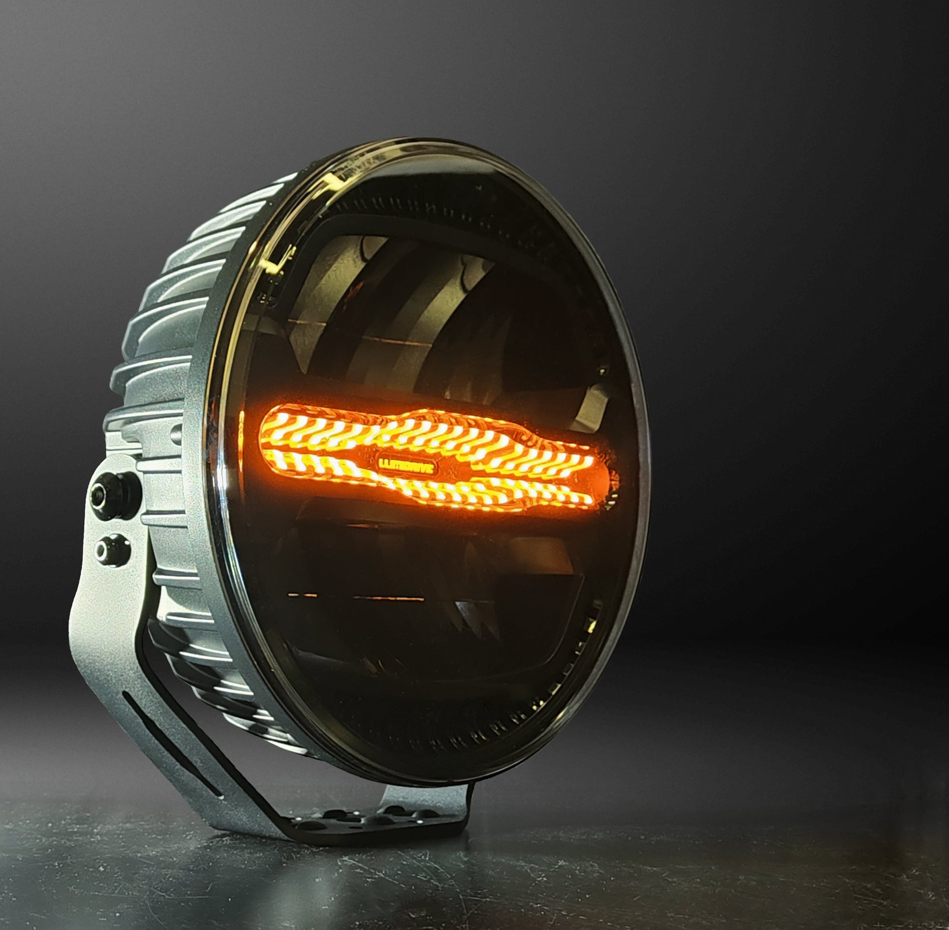 Feu Longue Portée LED Lumidrive Rayzor 9 – Puissance & Style sur Xperts4x4 Accessoires 4x4 Off-Road