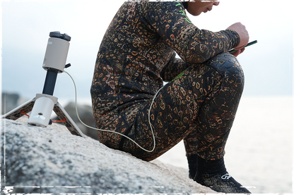 OuTask Lampe Télescopique LED Outdoor 720° - Vert Armée sur Xperts4x4 Accessoires 4x4 Off-Road