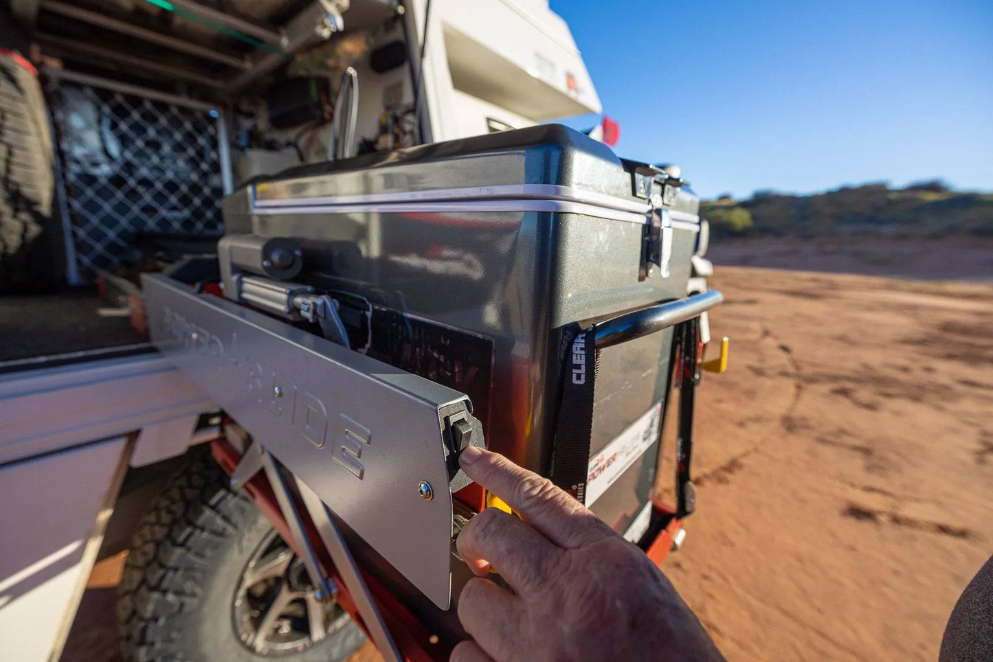 Plateau Coulissant/Basculant (Drop-slide) Electrique - ClearView | N°1 Mondial sur Xperts4x4 Accessoires 4x4 Off-Road