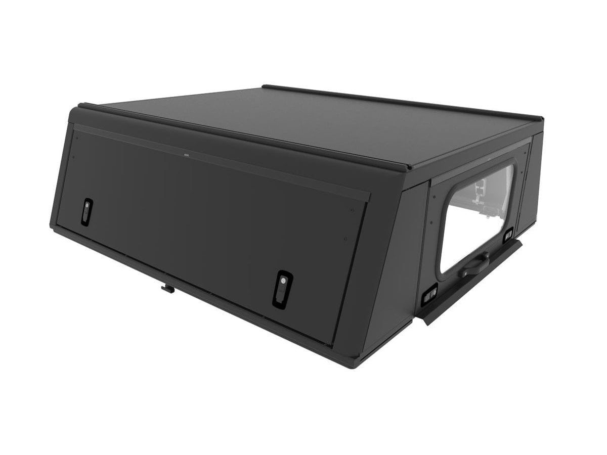 Hardtop Alu-Cab Adventure pour Mercedes-Benz X-Class 2018+, finition en aluminium, montage sur le toit du véhicule.