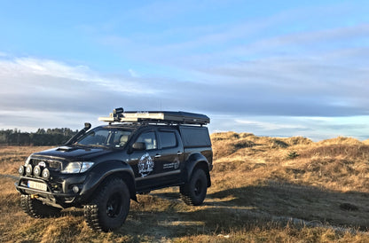 Hardtop Alu-Cab Adventure pour Volkswagen Amarok 2010-2022, structure en aluminium robuste et design adapté pour véhicule utilitaire.