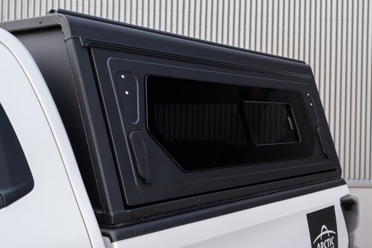 Hardtop Alu-Cab Contour Isuzu D-Max 2020 à Présent Double Cab sur Xperts4x4 Accessoires 4x4 Off-Road