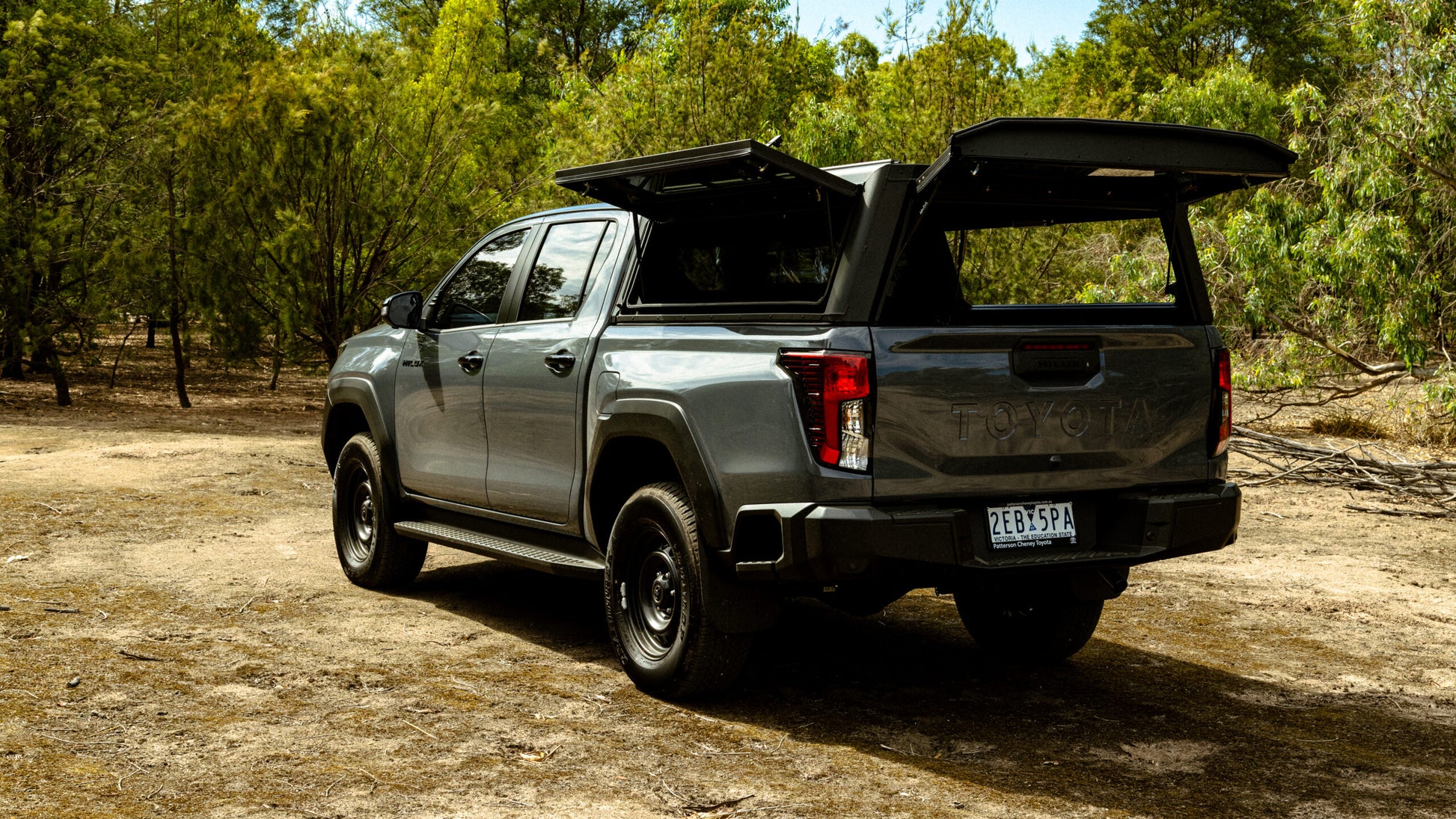 Hardtop Alu-Cab Contour pour Toyota Hilux 2026+ N90 Double Cab, en aluminium, installation robuste et finition élégante