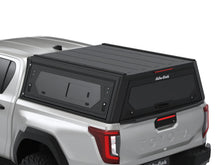 Hardtop Alu-Cab Contour pour Toyota Hilux 2026+ Double Cab, aluminium robuste avec finition élégante.