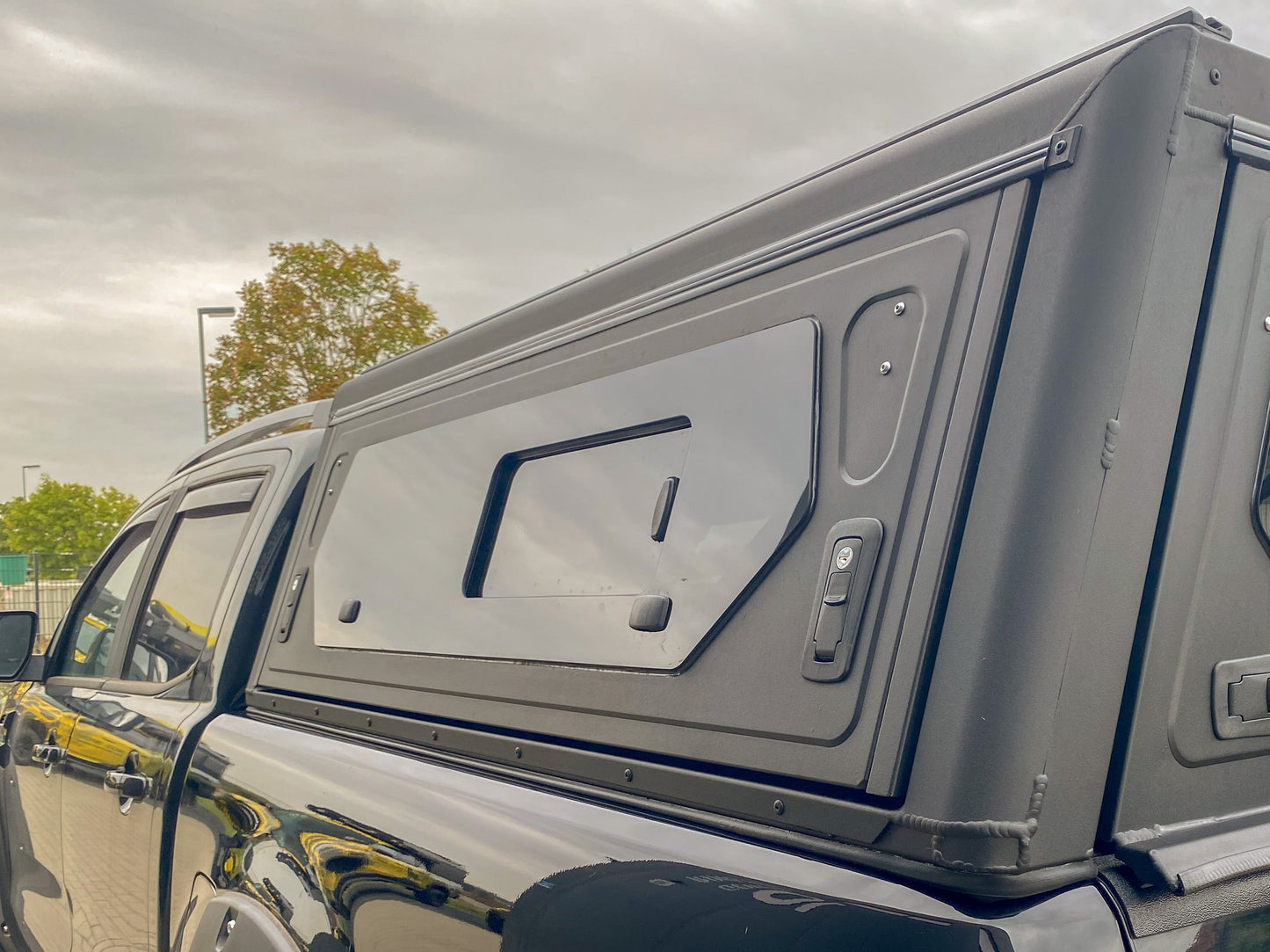 Hardtop Alu-Cab Contour Toyota Tacoma 2024+ sur Xperts4x4 Accessoires 4x4 Off-Road