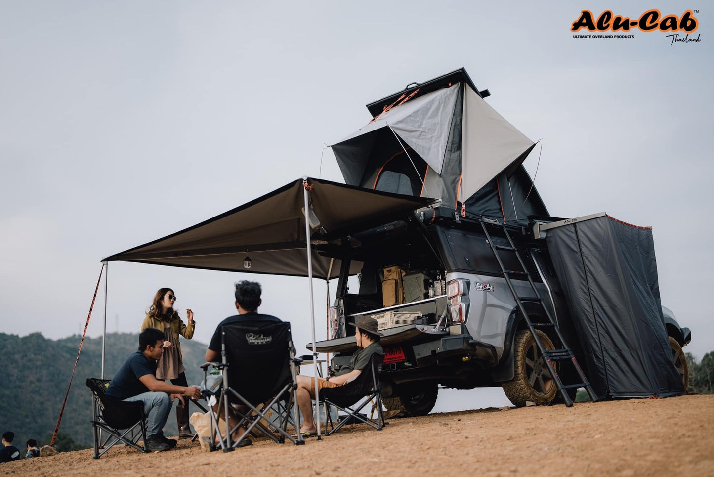 Hardtop Alu-Cab Explorer 3 Isuzu Dmax 2012 à 2023 - Noir sur Xperts4x4 Accessoires 4x4 Off-Road