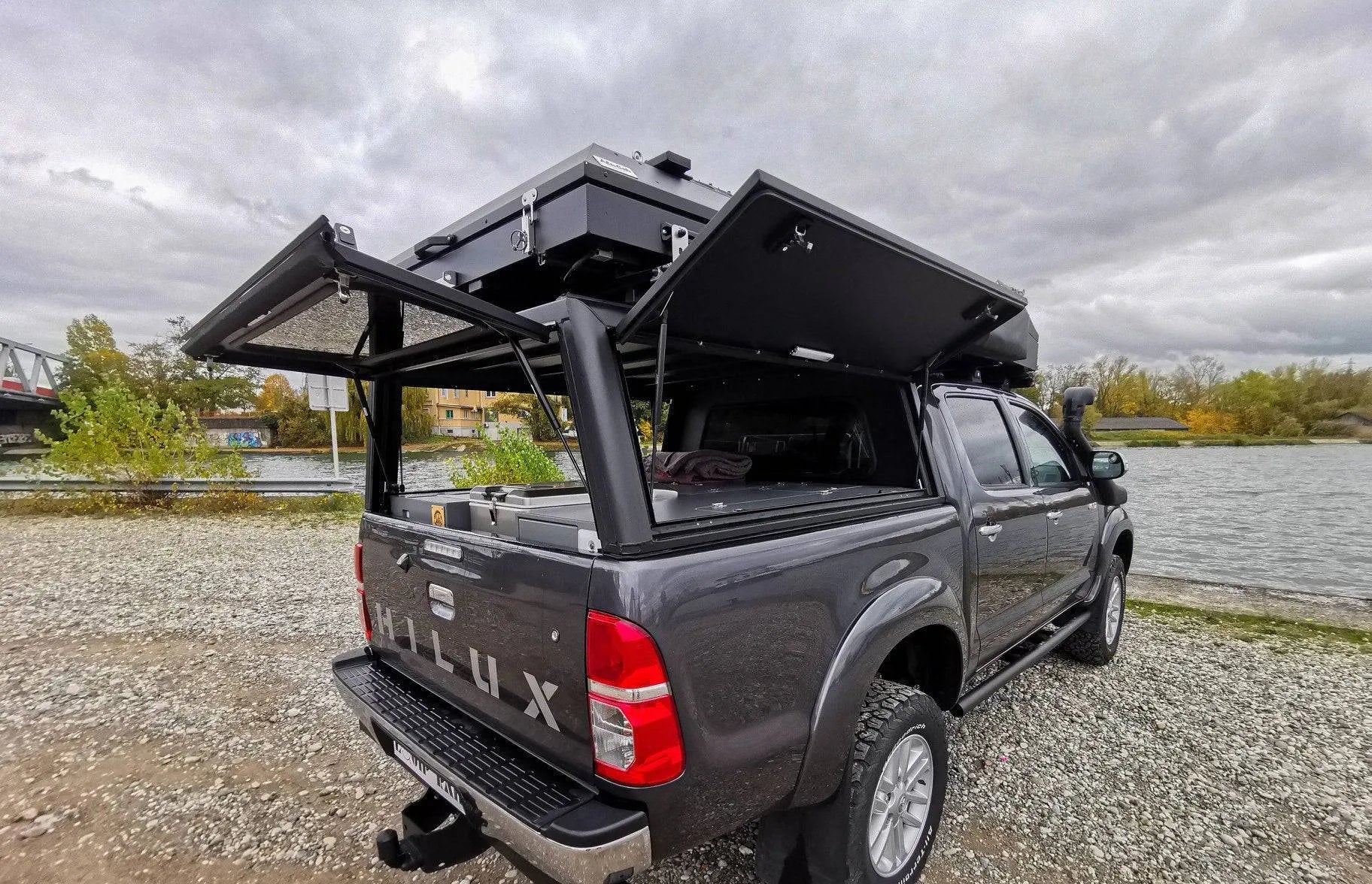 Hardtop Alu-Cab Explorer 3 Toyota Hilux 2016 à Présent sur Xperts4x4 Accessoires 4x4 Off-Road
